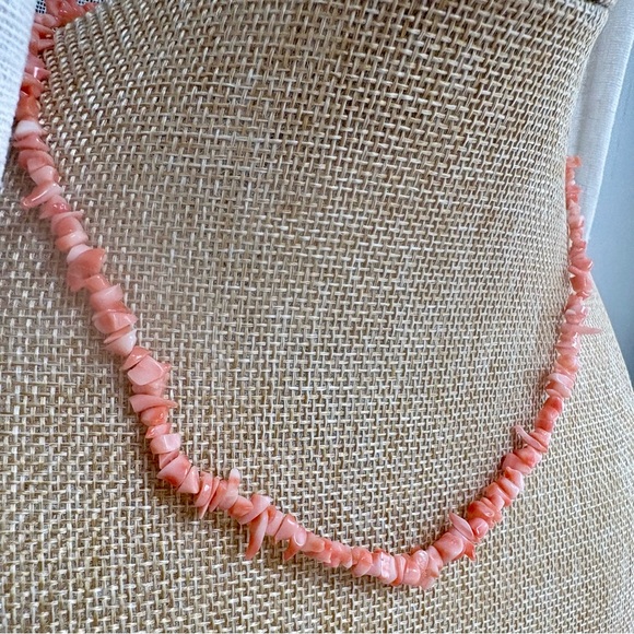 Vintage Y2K coral pink natural shell‎ necklace - Picture 3 of 6